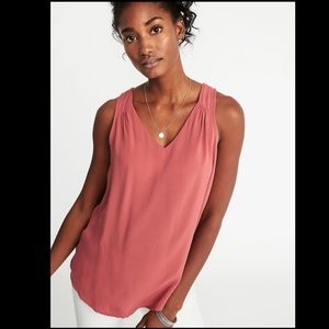 Pink sleeveless blouse ⭐️Open to offers⭐️